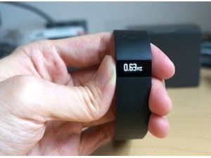 รีวิวเปิดกล่อง Fitbit Force สายรัดข้อมือเกาะติดความแอคทีฟ