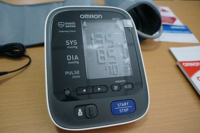 Omron 10 Series BP785 เครื่องวัดความดันแบบรัดแขน